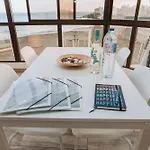 דירה Beachfront Incl Highspeed Wifi