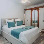 Beachfront Incl Highspeed Wifi דירה