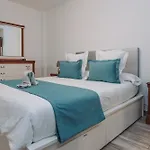 Beachfront Incl Highspeed Wifi דירה מלנארה
